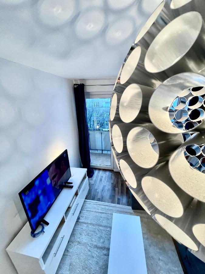 דירות ורשה Decor 2 Metro Fast Wifi 55'Tv Netflix Hbo Cozy מראה חיצוני תמונה